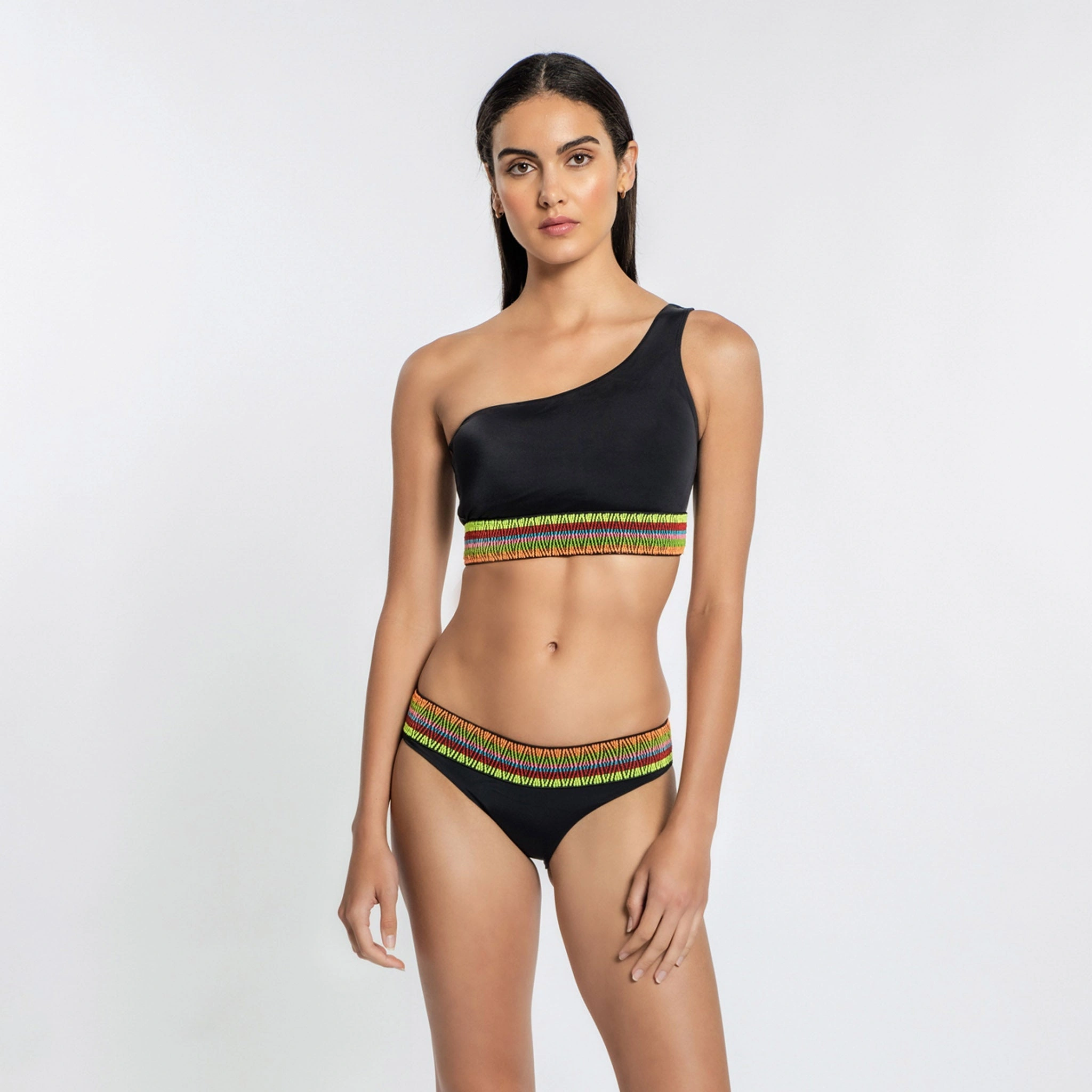 Zoni's Island Escape: The Perfect Bikini Top for Sun-Kissed Adventures
